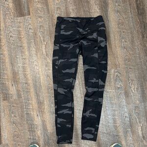 Athleta medium tall leggings with zipper pockets